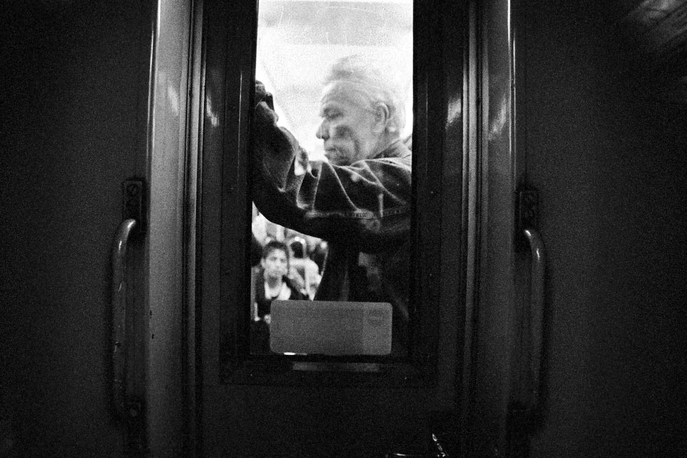 STRANGERSINTHERAILS-28